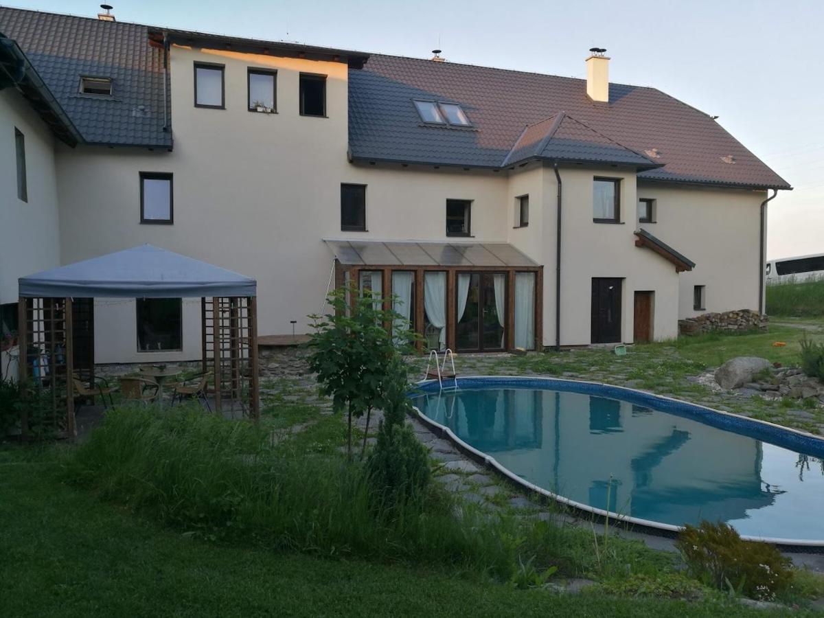 Statek "Two Brooms", Apartment Mirkovice Luaran gambar