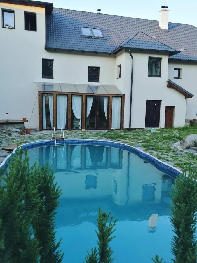 Statek "Two Brooms", Apartment Mirkovice Luaran gambar