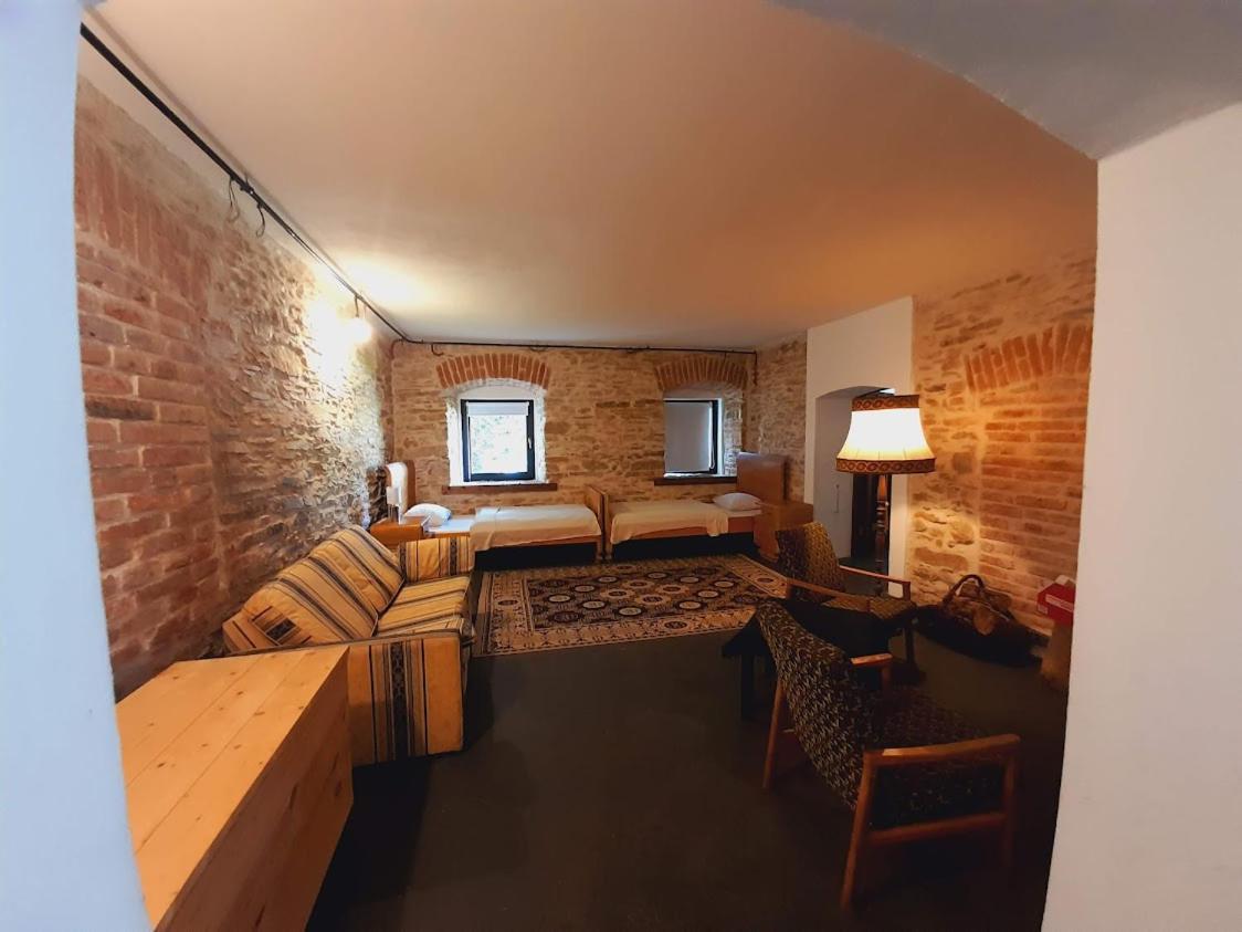 Statek "Two Brooms", Apartment Mirkovice Luaran gambar