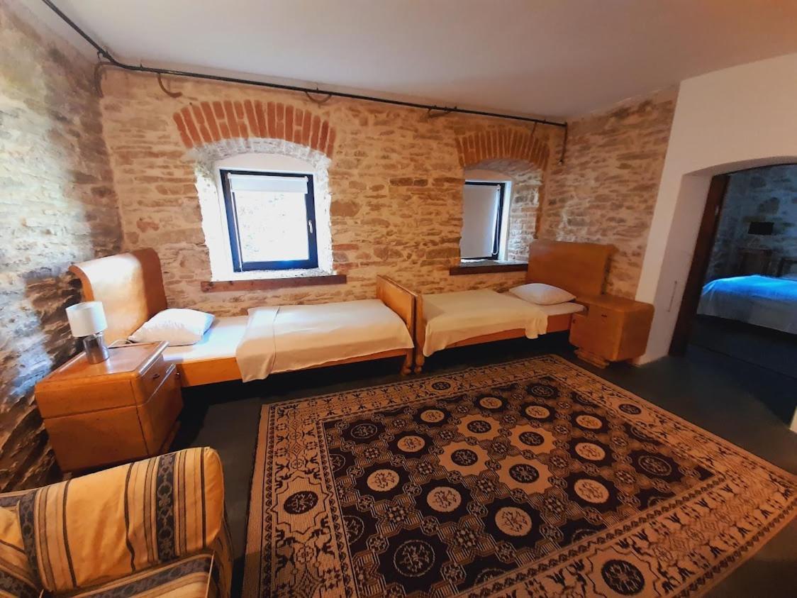 Statek "Two Brooms", Apartment Mirkovice Luaran gambar