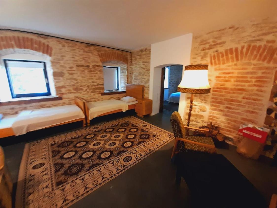 Statek "Two Brooms", Apartment Mirkovice Luaran gambar