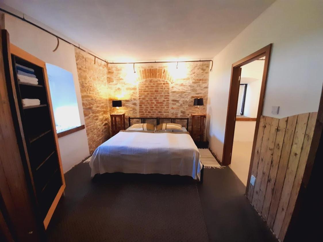 Statek "Two Brooms", Apartment Mirkovice Luaran gambar