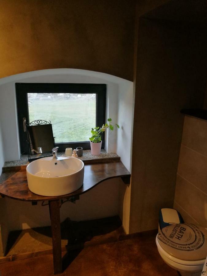 Statek "Two Brooms", Apartment Mirkovice Luaran gambar
