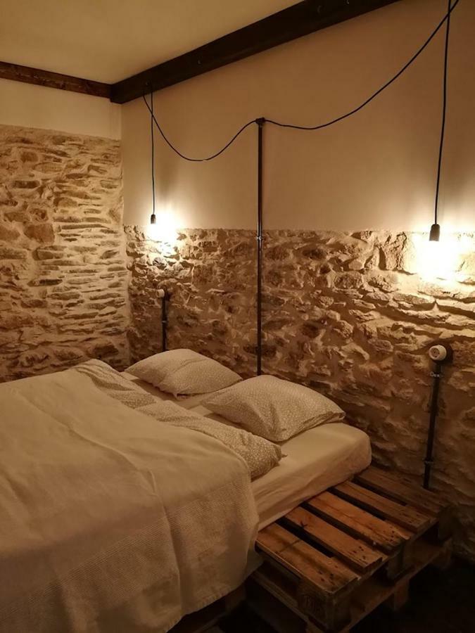 Statek "Two Brooms", Apartment Mirkovice Luaran gambar