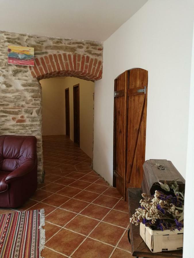 Statek "Two Brooms", Apartment Mirkovice Luaran gambar